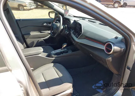 2024 Chevrolet Trax Fwd 1Rs z USA, uszkodzony, nr VIN KL77LGE28RC116404